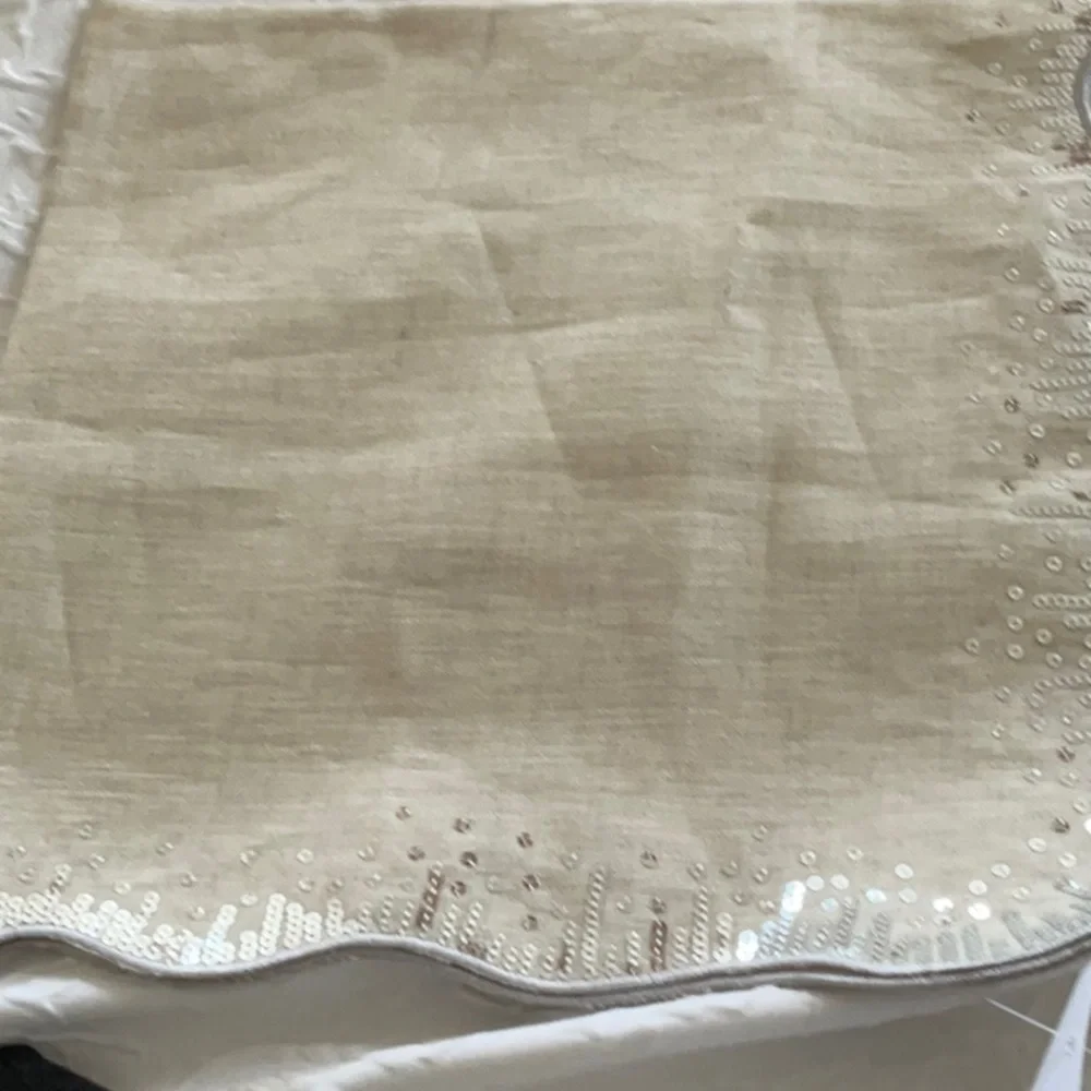 NWT KIM SEYBERT SEQUIN SPRAY NAPKINS BEIGE LINEN AND SEQUINS SET OF 2
